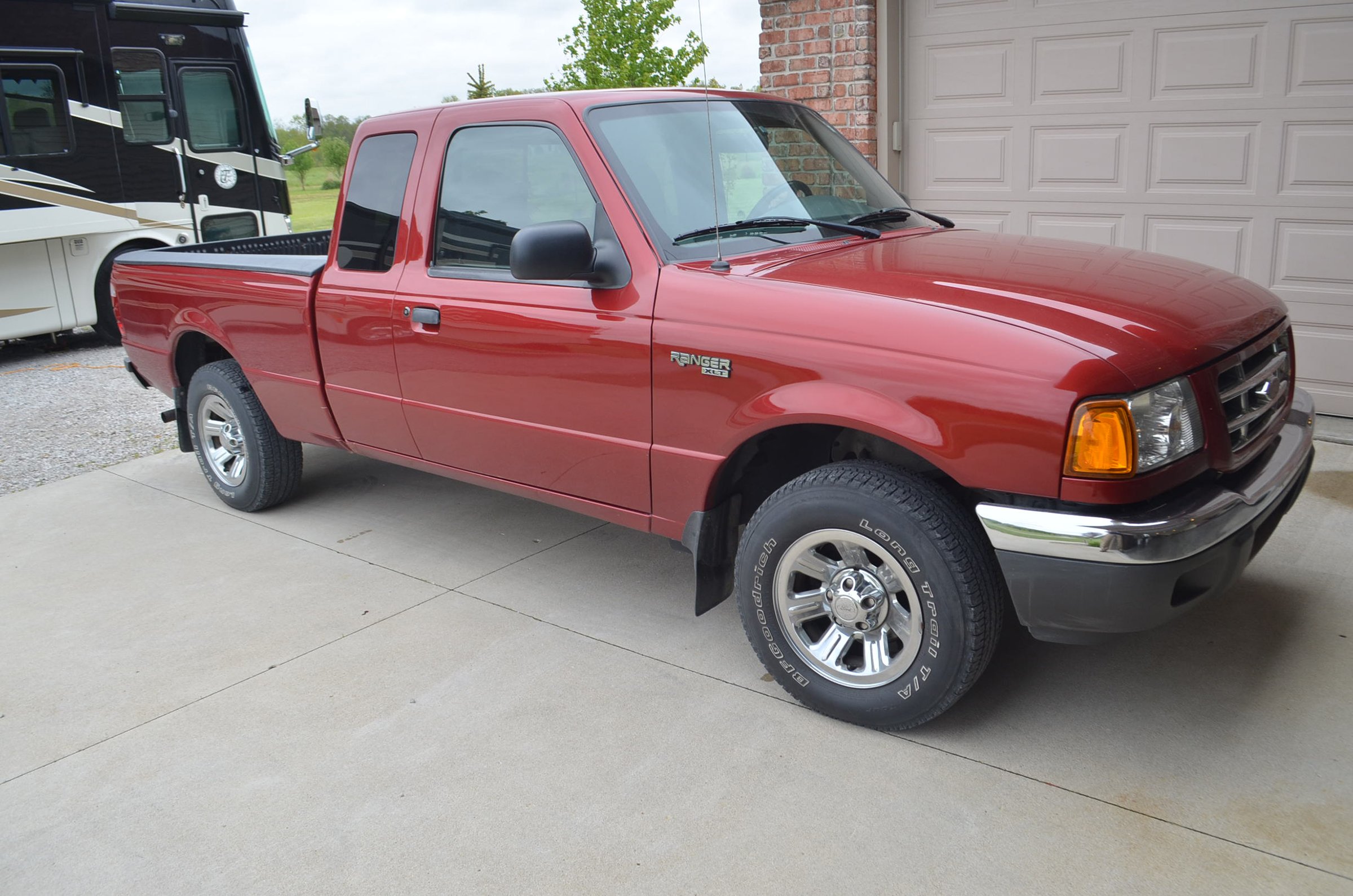 Property photo 1 - 2 AUCTIONS - 2 DATES - REAL ESTATE & PERSONAL PROPERTY AUCTION IN ALLEN COUNTY, INDIANA